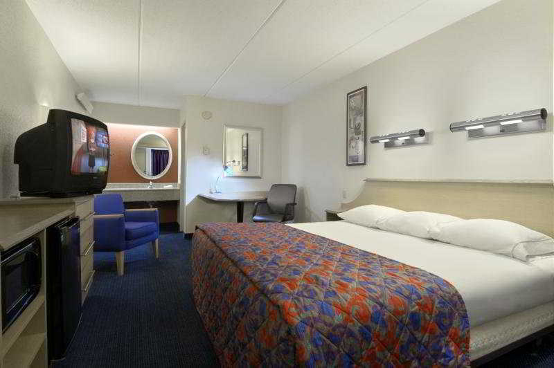 Red Roof Inn Asheville - Biltmore West Room photo