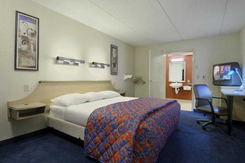 Red Roof Inn Asheville - Biltmore West Room photo